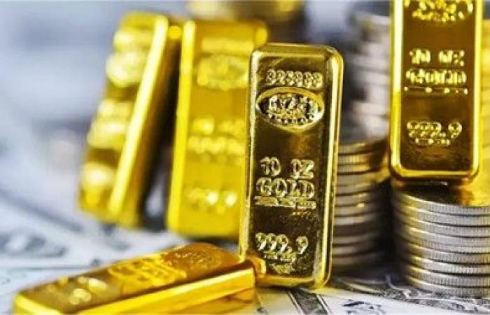 الذهب يتخلى عن مكاسبه.. ويعود للتراجع