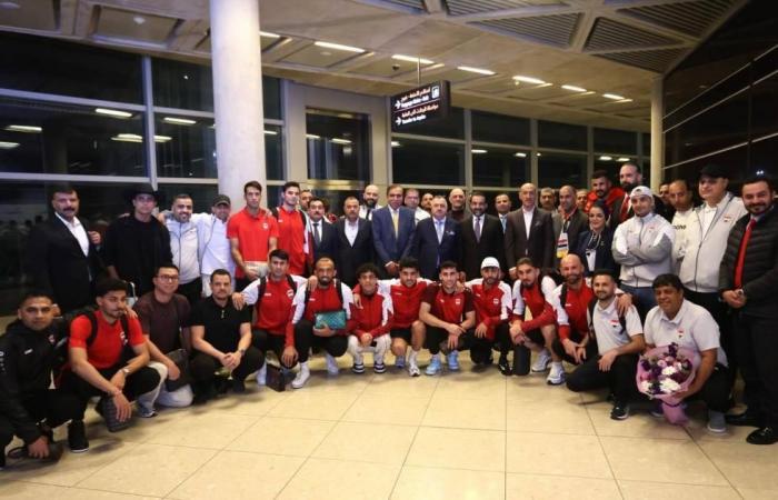 المنتخب العراقي يحظى باستقبال رسمي وشعبي في عمّان