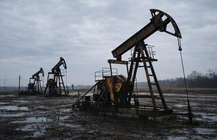 أسعار النفط تقفز أكثر من 11% مع استمرار حرب إيران