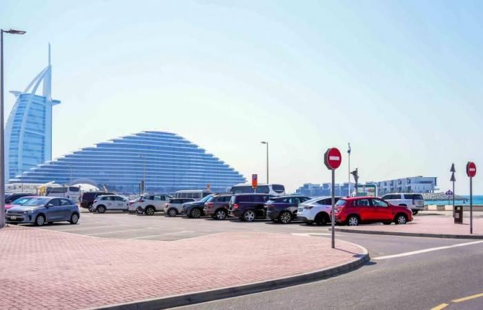 «طرق دبي» تبدأ الصيانة الوقائية للأرصفة بطول 90 ألف متر مربع 2026