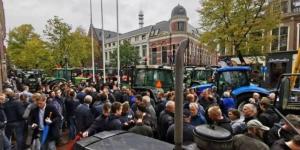 جهود
      في
      فرنسا
      لاحتواء
      غضب
      المزارعين
      بجنوب
      غرب
      البلاد