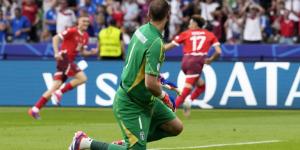 سويسرا
      تطيح
      بإيطاليا
      من
      يورو
      2024
      "لعنة
      البطل
      تترسَّخ"