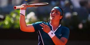 التونسية أنس جابر توقف نشاطها في التنس مؤقتاً بسبب "الاكتئاب"