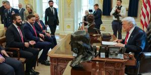 احتفاء لافت بالرئيس السوري.. ترامب ينشر صور لقائه مع الشرع في المكتب البيضاوي