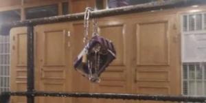 اعتداء عنصري جديد ضد القرآن.. تمزيق نسخة مصحف بإطلاق الرصاص في السويد