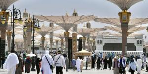 مظلات المسجد النبوي تُسهم في تهيئة أجواء معتدلة للمصلين والزوار