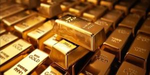 الذهب يتراجع مع توقعات رفع الفائدة وتوترات الأسواق العالمية