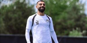 حضنته وبكت، مشهد مؤثر لمحمد صلاح مع طفلة مصرية، واللاعب: بتعيطي ليه طيب (فيديو)