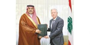 بالفيديو.. الدوسري يُقدم أوراق اعتماده سفيراً للسعودية في بيروت