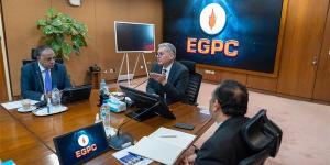 وزير البترول يشيد بارتفاع إنتاج الزيت الخام إلى أكثر من 540 ألف برميل يوميا
