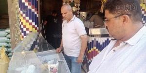 ضبط كميات من مادة ثاني أكسيد التيتانيوم داخل محل عصائر ببني سويف (صور)