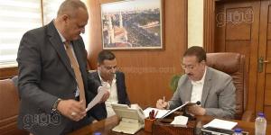 محافظ بورسعيد يهنئ أوائل الشهادة الإعدادية بالتفوق (صور)