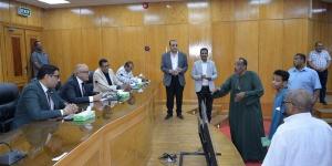 محافظ الأقصر يترأس لقاء اليوم المفتوح لبحث شكاوى وطلبات المواطنين