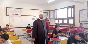 رئيس منطقة الإسكندرية الأزهرية يتابع امتحان الصرف بلجنتي بنين الإسكندرية وفتيات سموحة