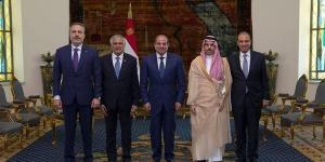 الرئاسة في أسبوع.. السيسي: نحرص على دعم جامعة الدول العربية.. العمل مع السعودية وباكستان وتركيا لإنجاح المسار التفاوضي الأمريكي الإيراني.. ولم نستخدم يومًا قضية اللاجئين لتحقيق أهداف سياسية