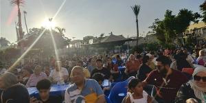 عائلات بأكملها تزين إستاد المنصورة الرياضي لتشجيع منتخب مصر أمام إيران (صور)