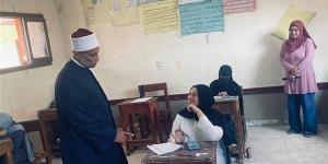 هدوء وانتظام بلجان امتحان الرياضيات التطبيقية لطلاب القسم العلمي بالثانوية الأزهرية بالدقهلية