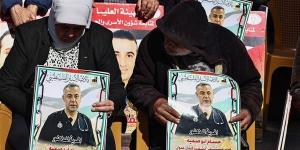 هآرتس: حسام أبو صفية في خطر ويتعرض للإغماء يوميا نتيجة التعذيب العنيف في سجن "نيتسان"