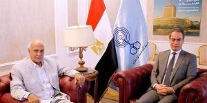 بعد تصويرها، جمال بخيت يهدي ماسبيرو نسخة من حلقات أشعاره للبث التليفزيوني