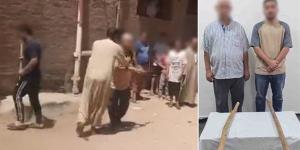ضبط شخص ونجله تعديا على سيدتين بعصا خشبية في البحيرة