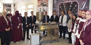 رئيس جامعة بنها يشهد مناقشة مشروعات تخرج التصميم الصناعي لطلاب كلية الفنون التطبيقية