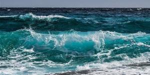 بعد ارتفاع حالات الغرق، الأرصاد تحذر من تيارات السحب، سرعتها 2.5 متر فى الثانية، تحدث في هذه الشواطئ، و6 نصائح طوق نجاة للمصطافين