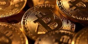 البيتكوين تتجاوز 64 ألف دولار وتتجه لمكاسب أسبوعية