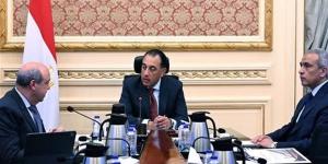 رئيس الوزراء يستعرض الموقف التنفيذي لمشروع مبنى الركاب "4" بمطار القاهرة