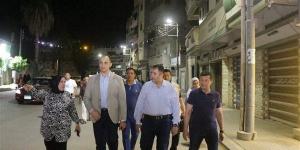 محافظ دمياط يجري جولة مفاجئة لتفقد منظومة النظافة بمدينة الزرقا (صور)