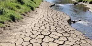 نهر لاجاريس يسجل أدنى منسوب مياه بسبب الجفاف في إسبانيا