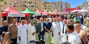 الغرفة التجارية وتموين مطروح ينظمان "سوق اليوم الواحد" وسط إقبال الأهالي
