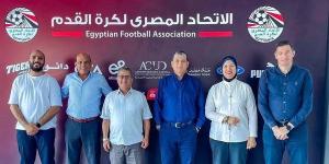 ملف رئيس لجنة الحكام الجديد يؤرق اتحاد الكرة.. الأهلي يعطل مشروع أبو ريدة بعودة عصام عبد الفتاح.. وسمير عثمان أبرز المرشحين.. الغندور خارج الصورة لصعوبة السيطرة عليه.. ومجاهد يدعم وجيه أحمد