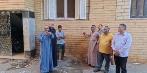 وعدونا 20 عاما فخذلونا، أهالي عرب أبو عيد بطوخ يستغيثون من تسرب مياه الصرف الصحي لجدران منازلهم (فيديو)