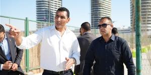وزير الرياضة يكافئ منقذي عضو تعرض للغرق بحمام سباحة مركز التنمية بالجزيرة