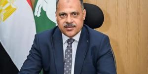 محافظ الشرقية يُهنئ الطالب عبدالله محمود الأول على الجمهورية بالثانوية العامة