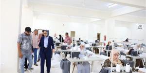 استعدادًا لموسم حصاد التمور، محافظ الوادي الجديد تتفقد بدء التشغيل التجريبي لمصنع إنتاج شكائر الزماط