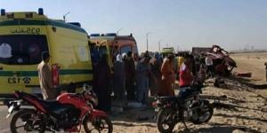 مصرع شخصين في انقلاب سيارة نقل بالمنيا