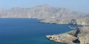 بريطانيا: ناقلة تتعرض لمقذوف مجهول وأخرى تبلغ عن انفجار قريب منها في مضيق هرمز