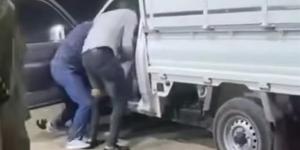 واقعة فيديو "واخد مراتي وبيديها بودرة"، الأمن يكشف ملابسات خطف شاب بالقوة وسط الشارع بالبحيرة (فيديو)