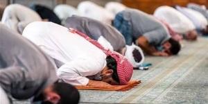 تفسير رؤية صلاة الجماعة في المنام وعلاقتها بالتوبة عن ذنب كبير