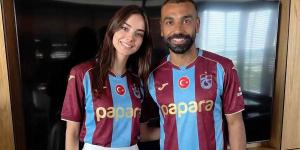حكاية «إيشان أكسوي» التي حققت مشاهدات مليونية مع محمد صلاح في تركيا