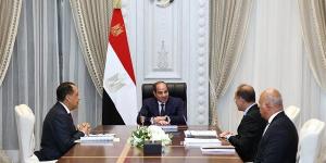 السيسي يتابع مبادرات تحويل القطاع الصناعي للعمل بالطاقة الشمسية وتمويل إعادة تدوير المخلفات الصلبة