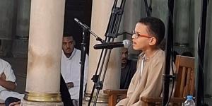 خطف القلوب.. أصغر مشارك بدولة التلاوة يبهر محكمي دولة التلاوة في قنا (فيديو)