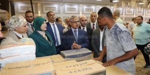 محافظ بني سويف يشهد تسليم عقود تمويل 45 مشروعا صغيرا للشباب والمرأة