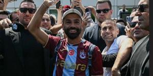 من اليونان إلى تركيا، كواليس رحلة انضمام صلاح لطرابزون سبور (فيديو)