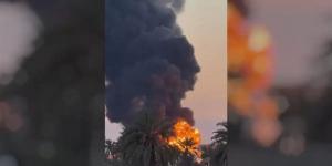 للمرة الرابعة، مسيرة انتحارية تستهدف مجددًا مصفاة الزاوية بالتزامن مع اشتعال النيران من الخزانات (فيديو)