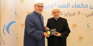 شيخ الأزهر يطمئن على صحة مفتي الجمهورية هاتفيًا ويدعو له بتمام الصحة والعافية