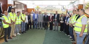 محافظ بني سويف يتفقد معرضًا لتوزيع الزي المدرسي على 15 ألف أسرة