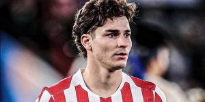 أتلتيكو مدريد يفتح باب الرحيل المشروط أمام ألفاريز ويصدم برشلونة