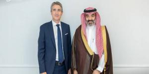 السواحه يبحث في باريس تنمية الكفاءات الوطنية بالأمن السيبراني والتقنيات المتقدمة